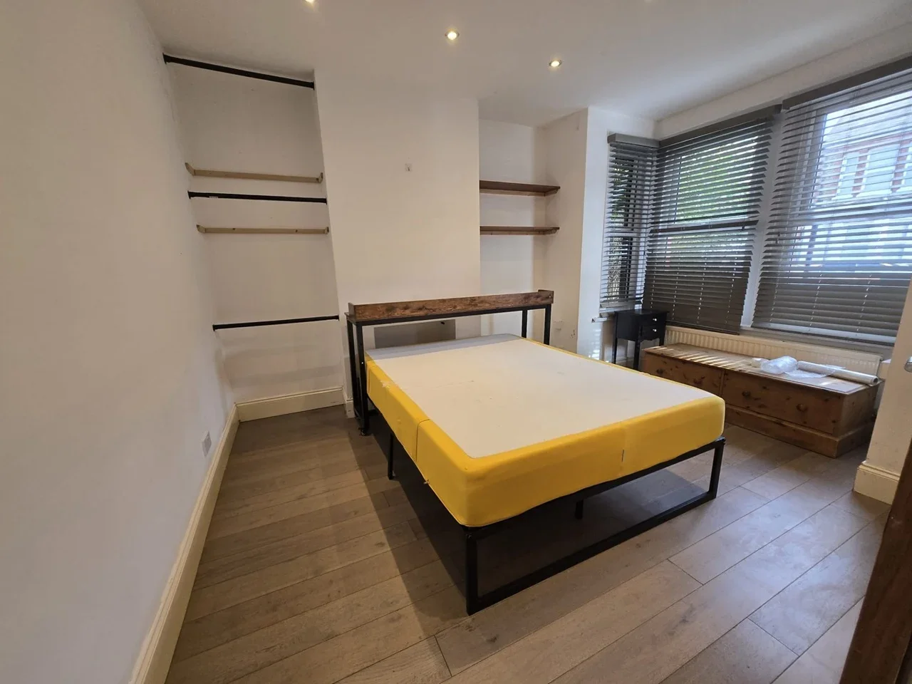 Flat Seymour Road in Greater London