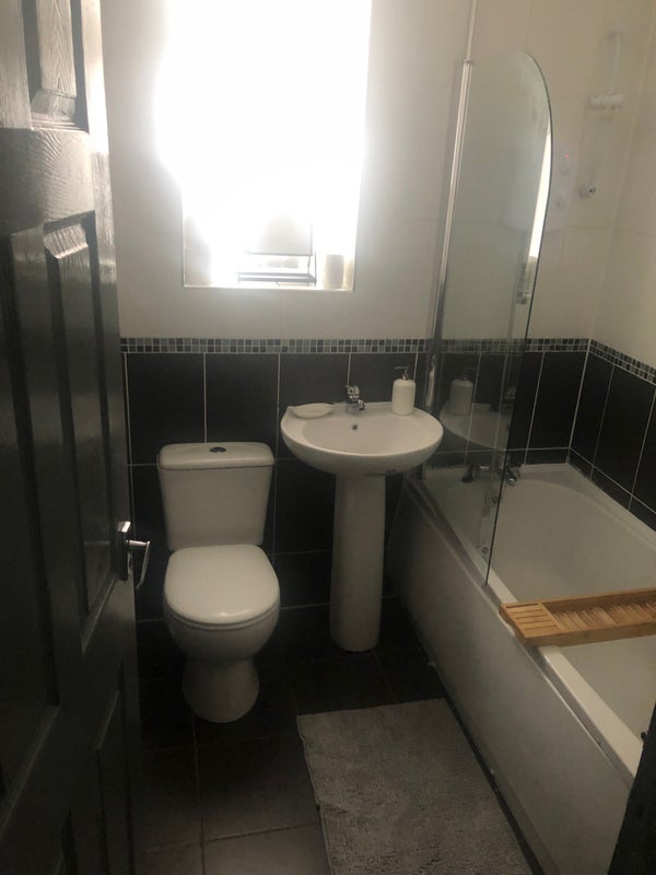 Room Seedley Park Road in Salford