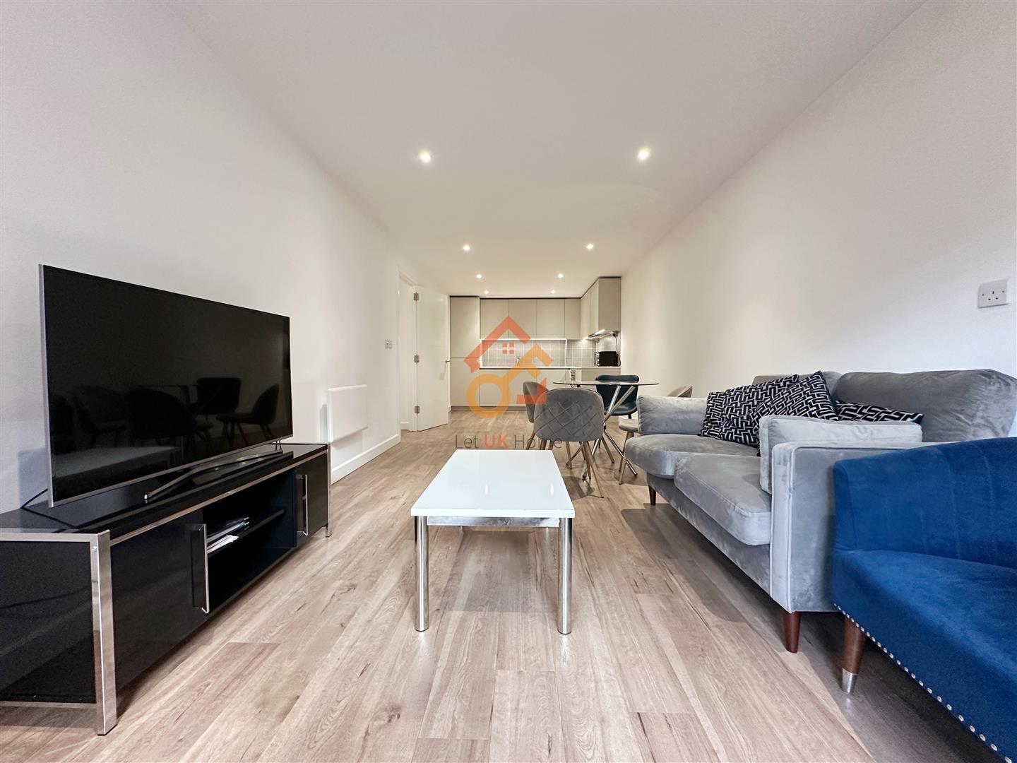 Flat Caversham Road in Greater London
