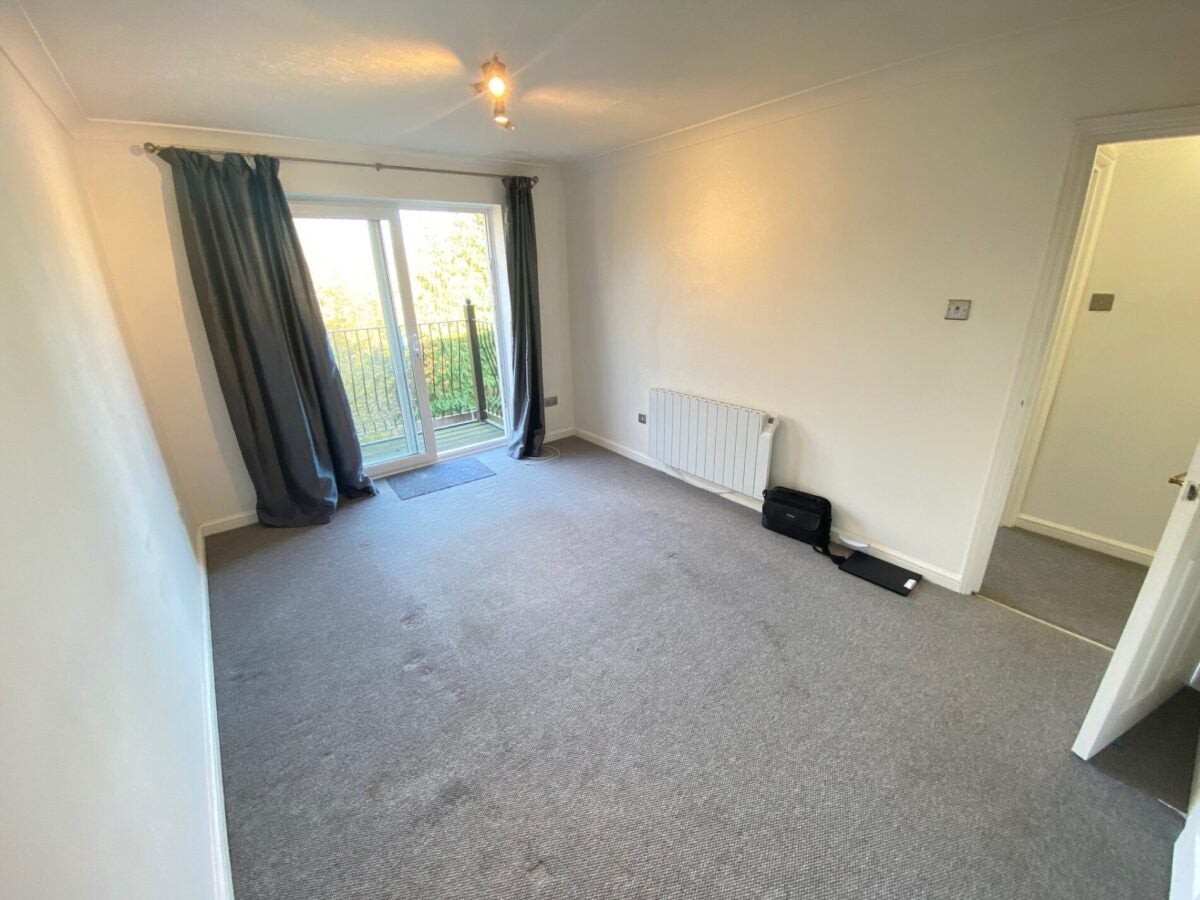 Flat Paynes Road in Southampton