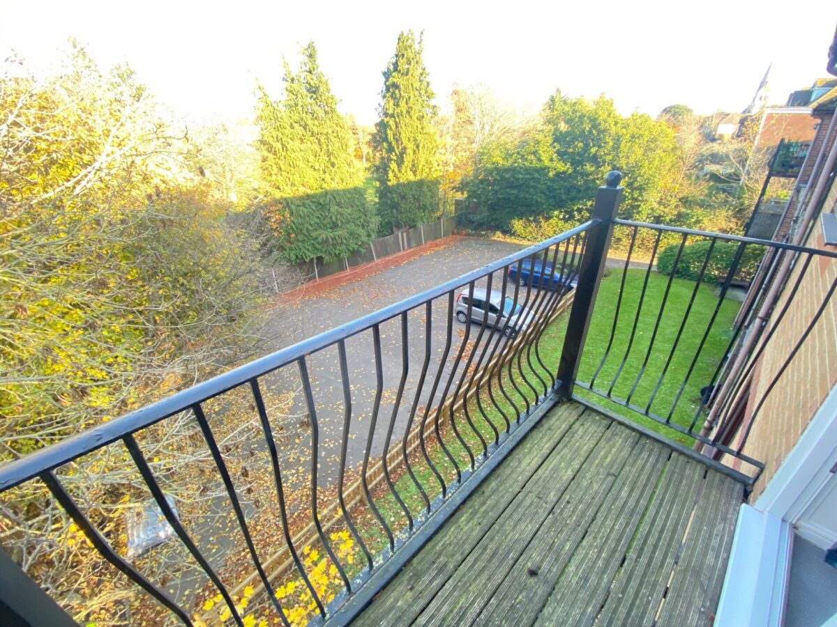 Flat Paynes Road in Southampton