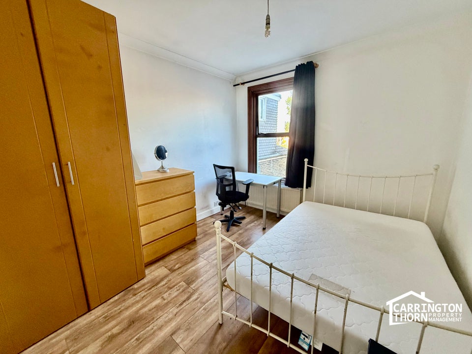 Room Inverine Road in Greater London