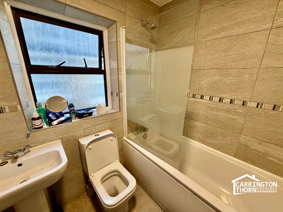 Room Inverine Road in Greater London