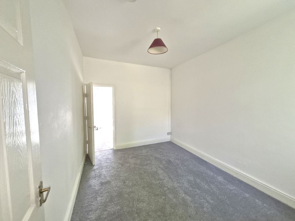 Flat Thomas Street in Abertridwr
