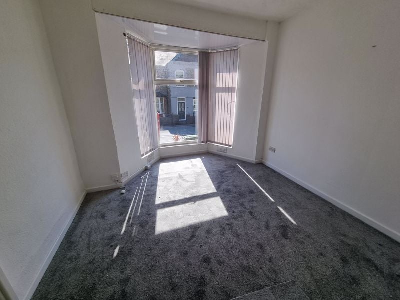 Flat Thomas Street in Abertridwr
