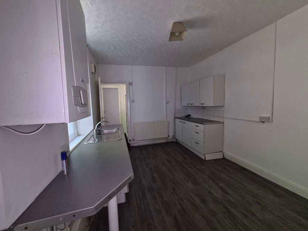 Flat Thomas Street in Abertridwr