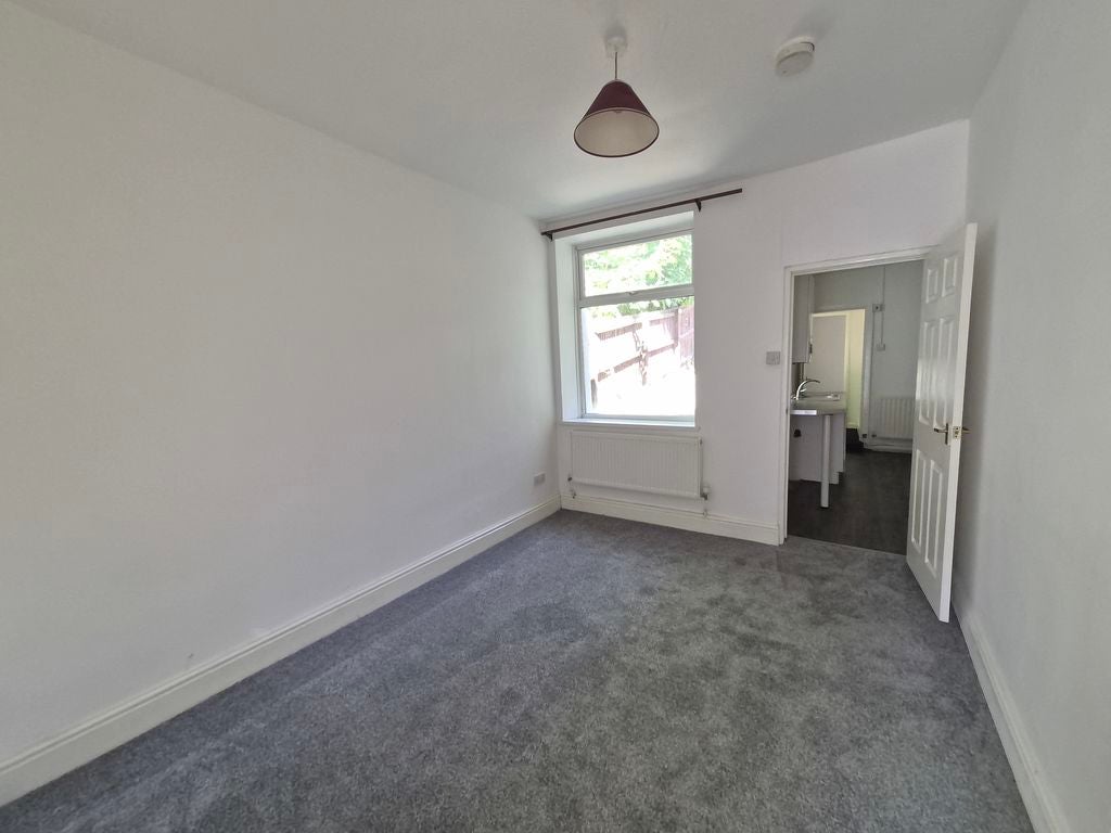 Flat Thomas Street in Abertridwr