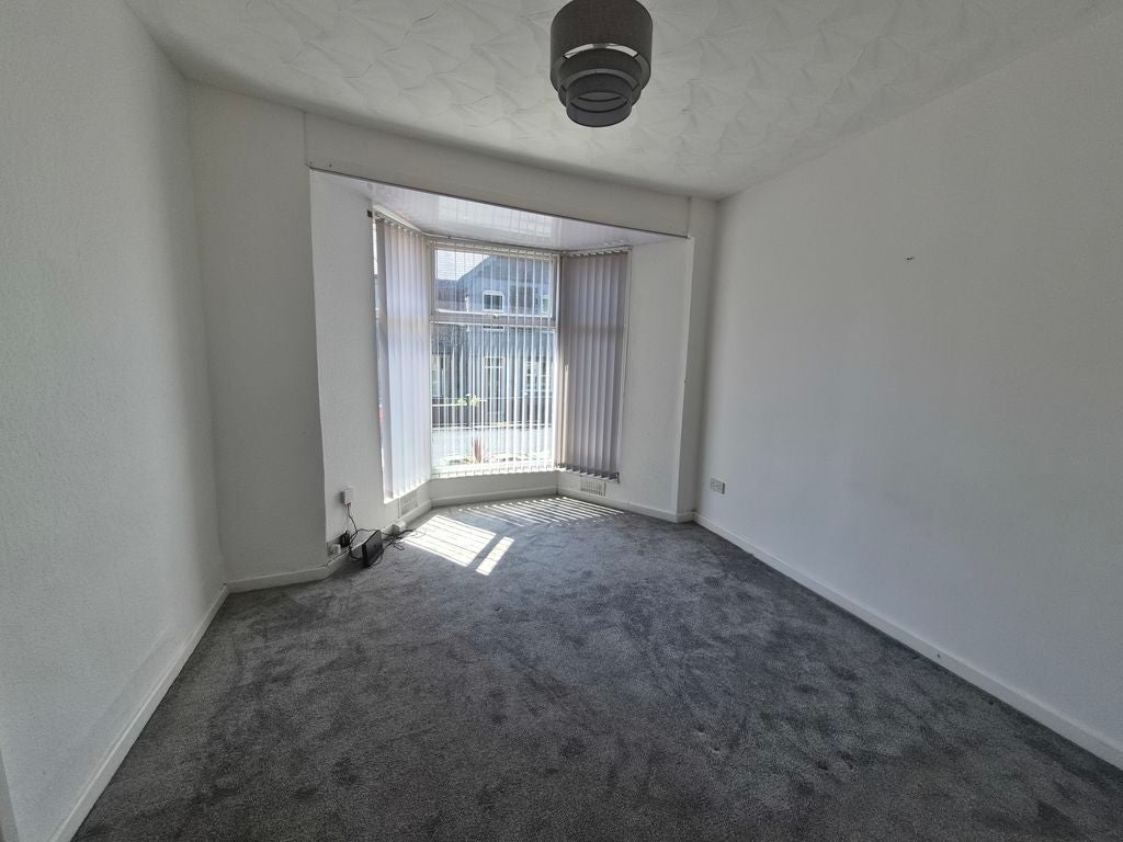 Flat Thomas Street in Abertridwr