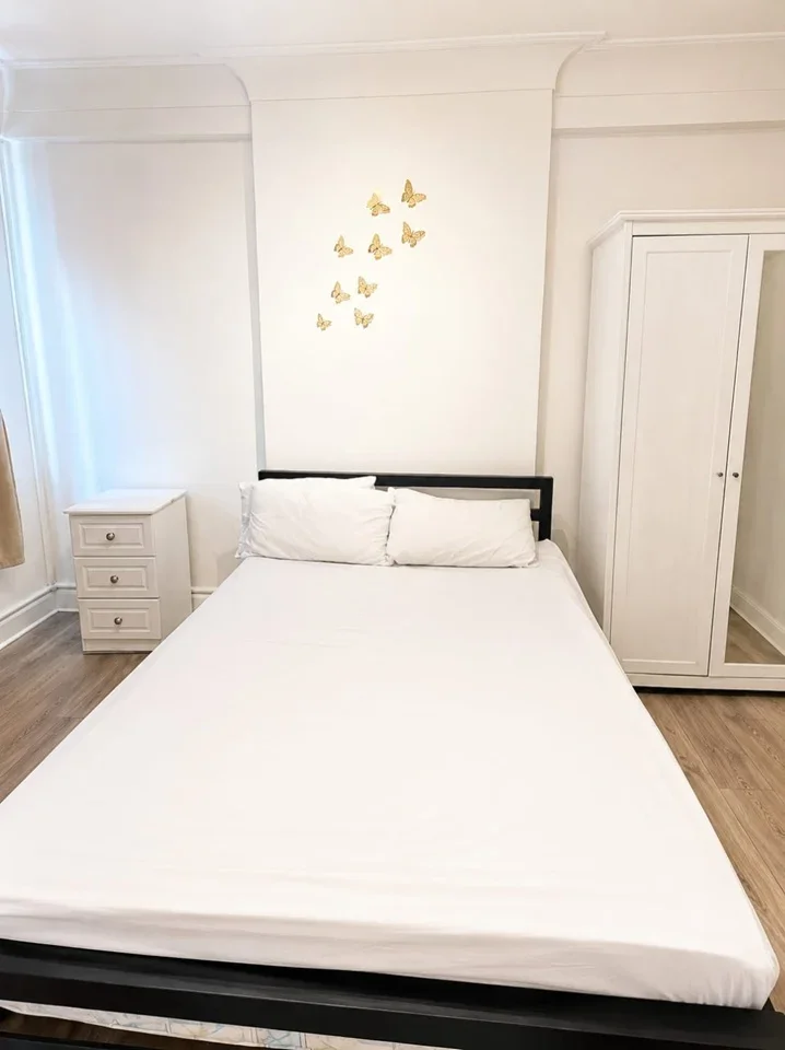 Room Hendon Way in Greater London