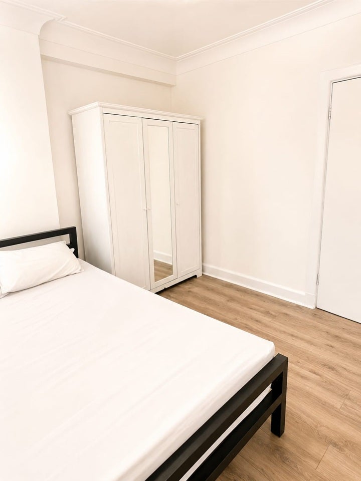 Room Hendon Way in Greater London