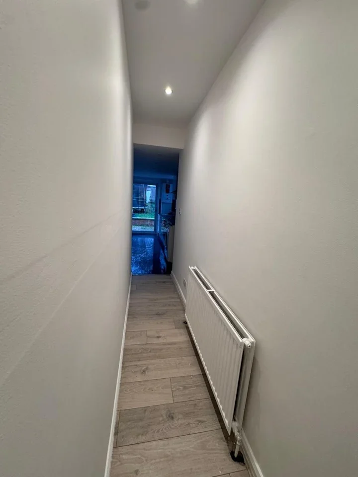 Flat Lister Gardens in Greater London