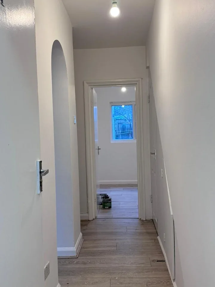 Flat Lister Gardens in Greater London