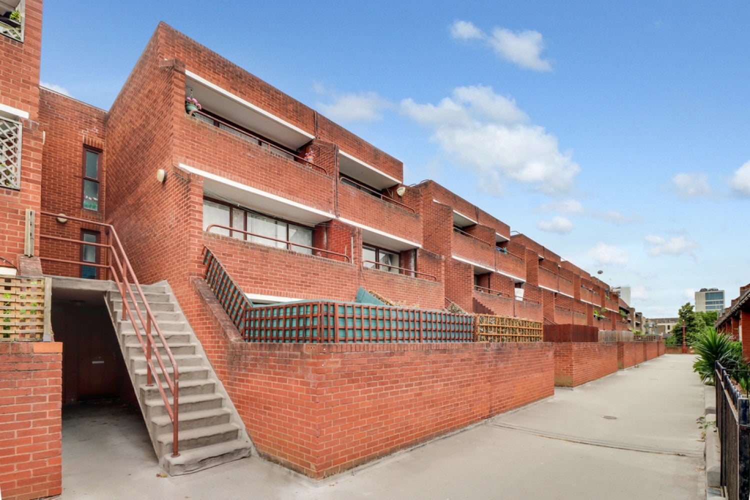 Flat Oakshott Court in Greater London