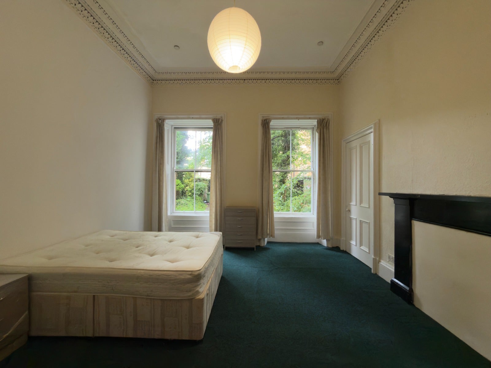 Flat Alfred Terrace in Glasgow