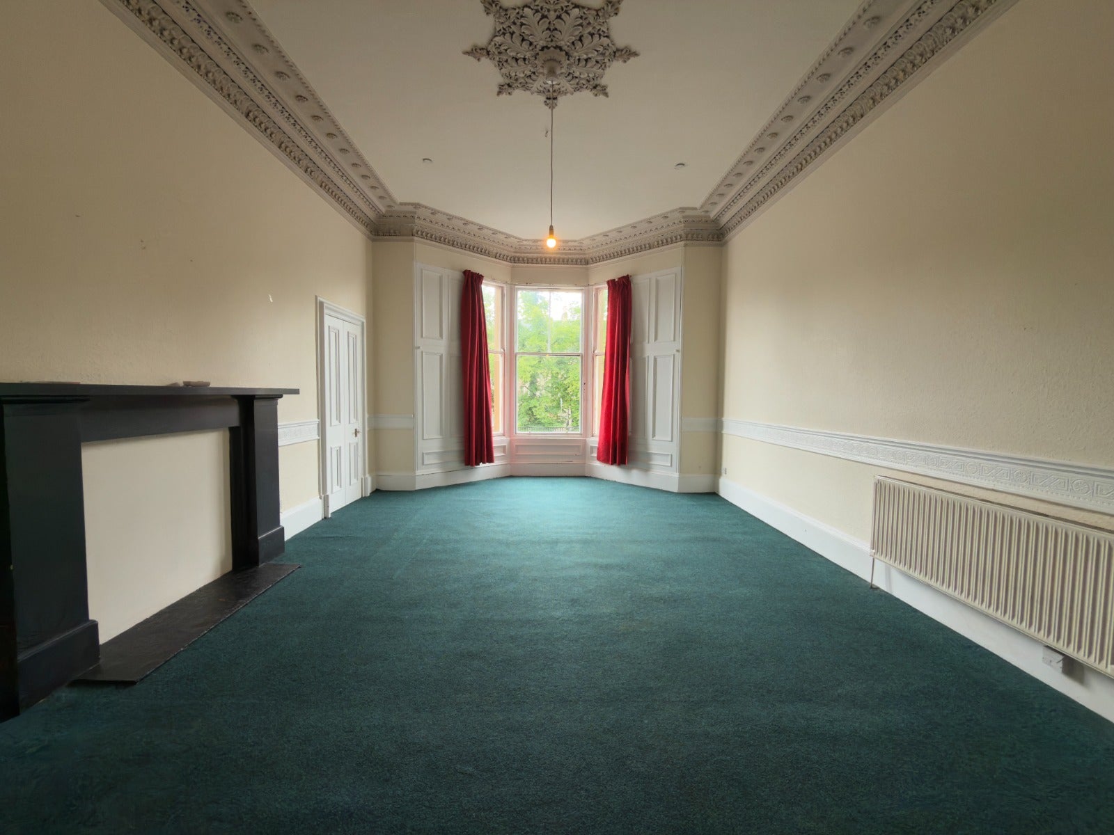 Flat Alfred Terrace in Glasgow