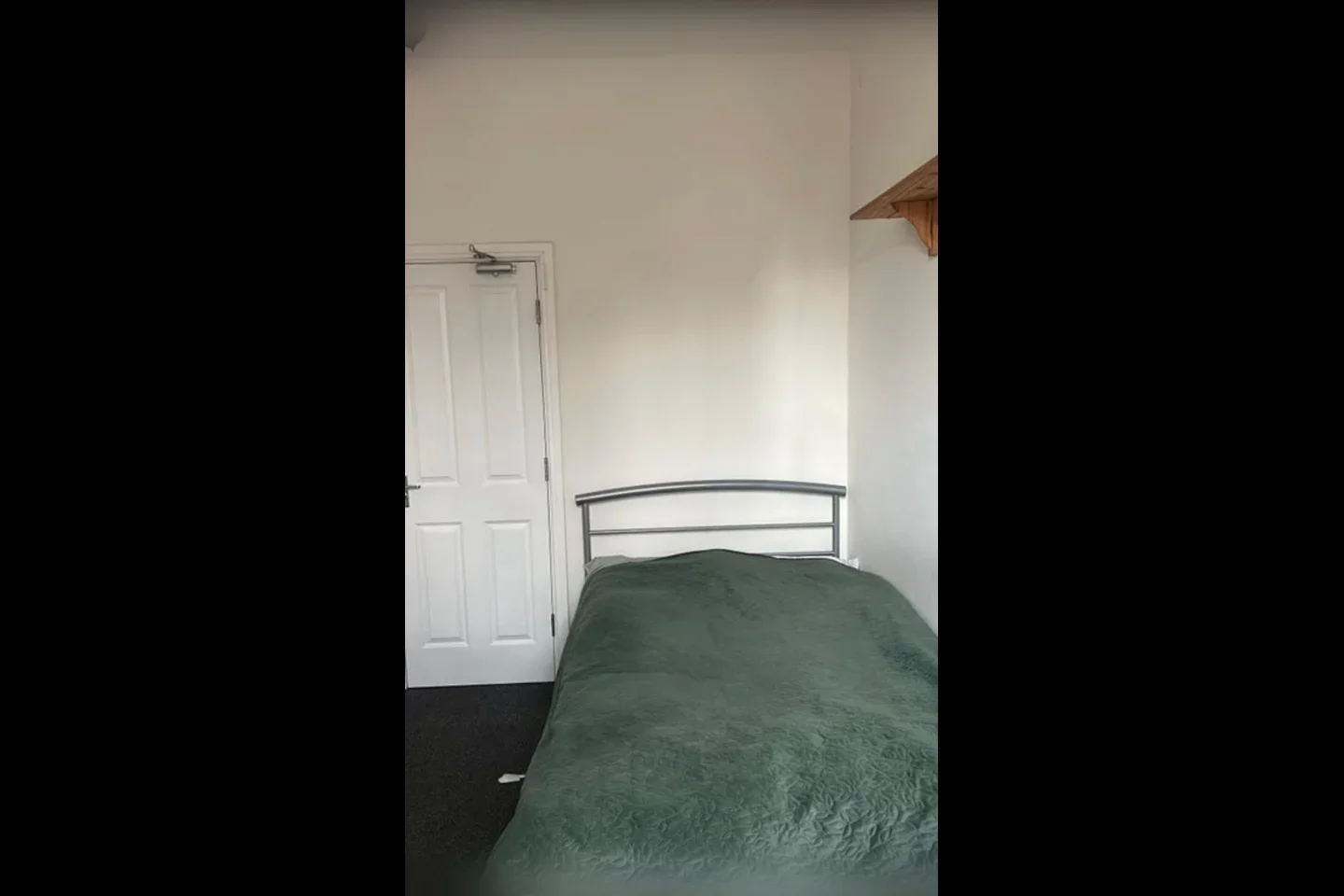 Room Broomfield Avenue in Greater London