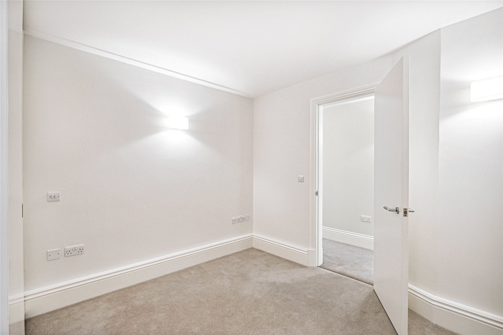Flat Hans Road in Greater London