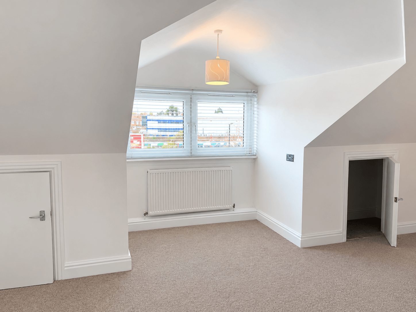 Flat Masons Avenue in Greater London