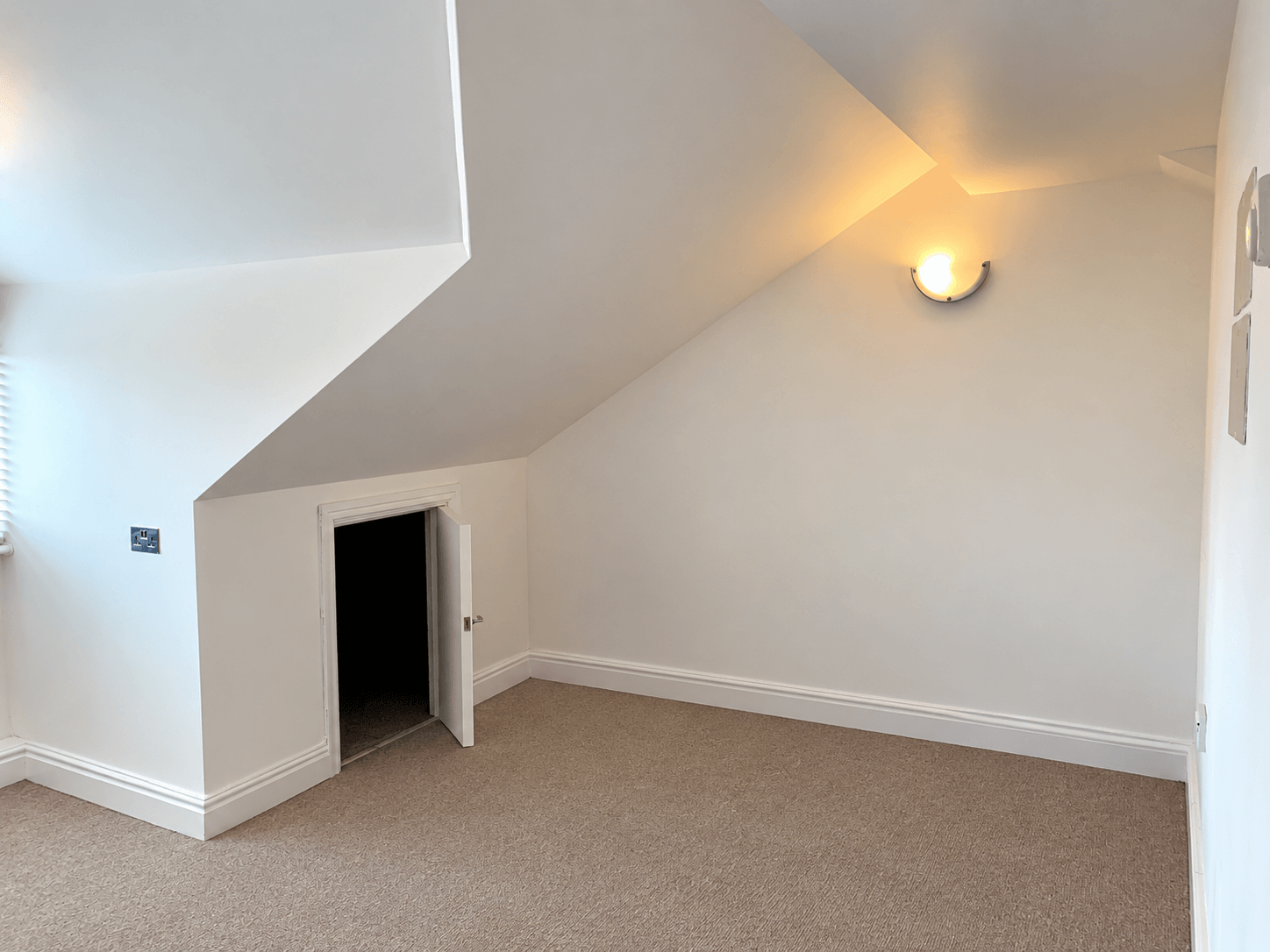 Flat Masons Avenue in Greater London