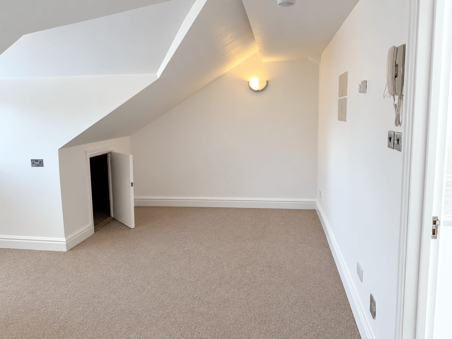 Flat Masons Avenue in Greater London