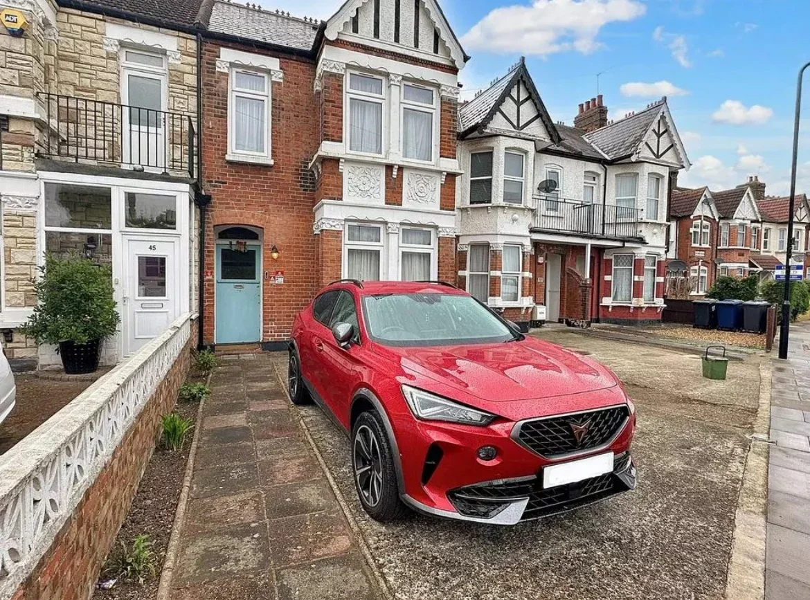 House Dormer's Wells Lane in Greater London