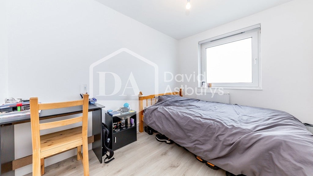 Flat King's Terrace in Greater London