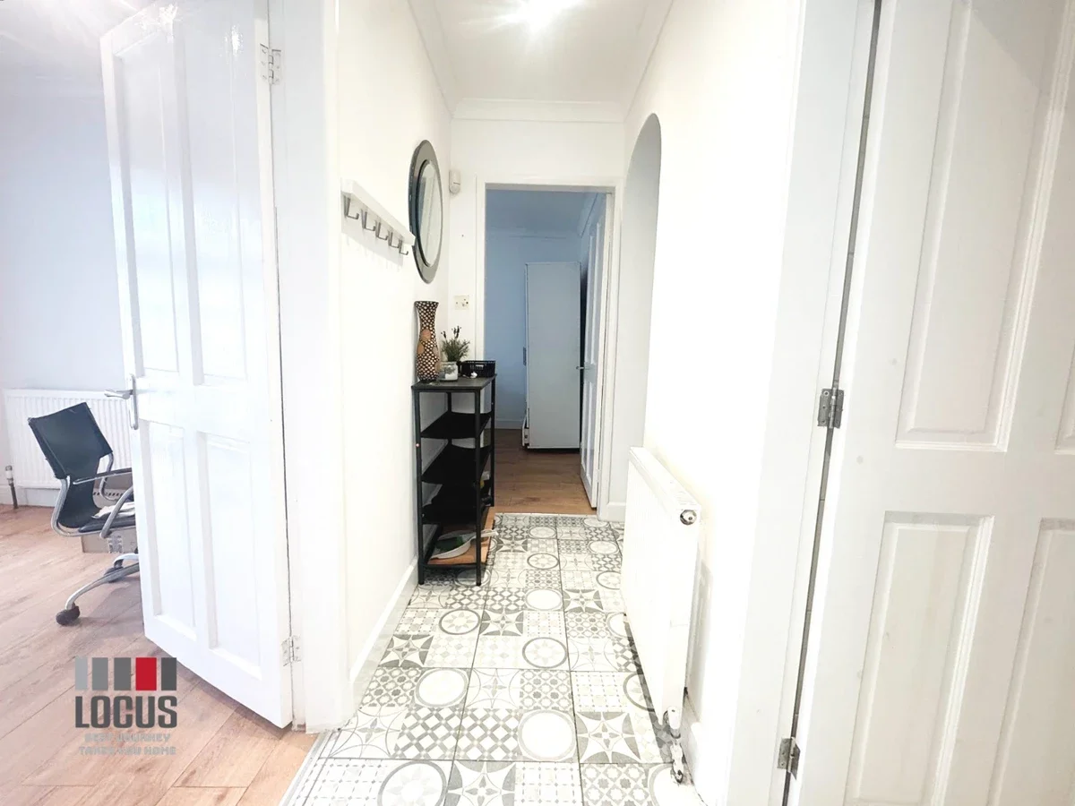 Flat Chalford Walk in Greater London