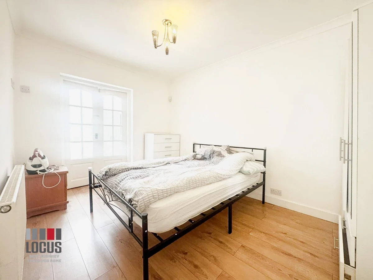 Flat Chalford Walk in Greater London