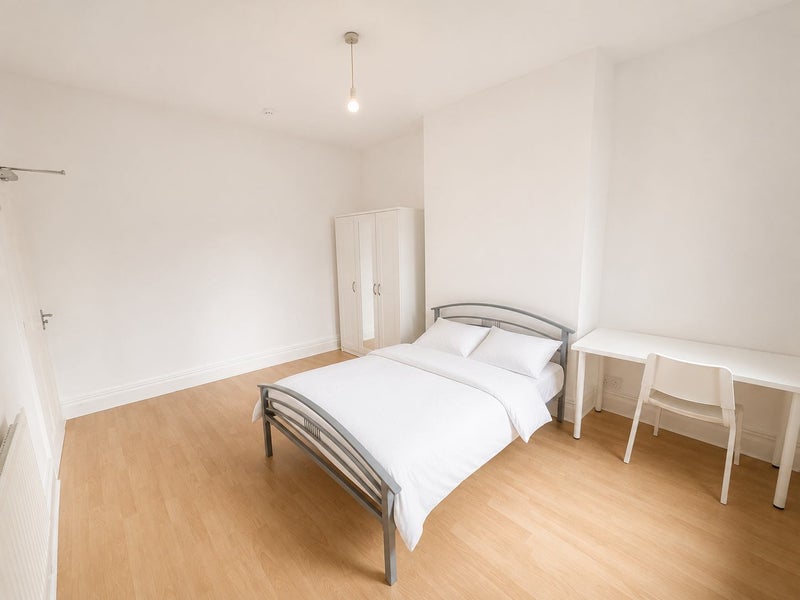 Room Gedling Grove in Nottingham