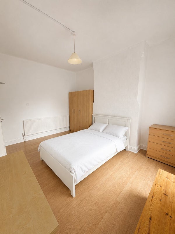 Room Gedling Grove in Nottingham