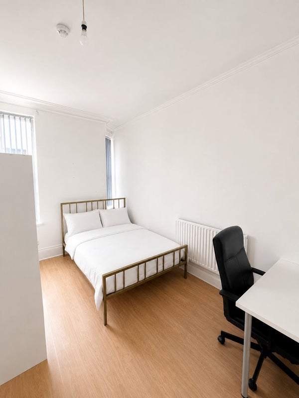 Room Gedling Grove in Nottingham