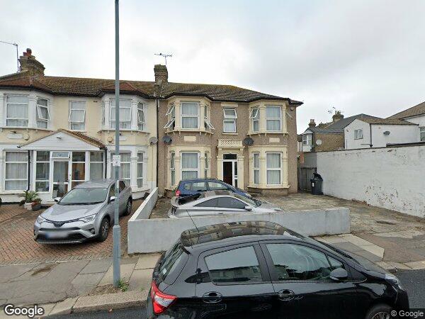 Room Mayfair Avenue in Greater London
