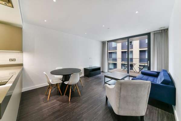 Flat Canter Way in Greater London