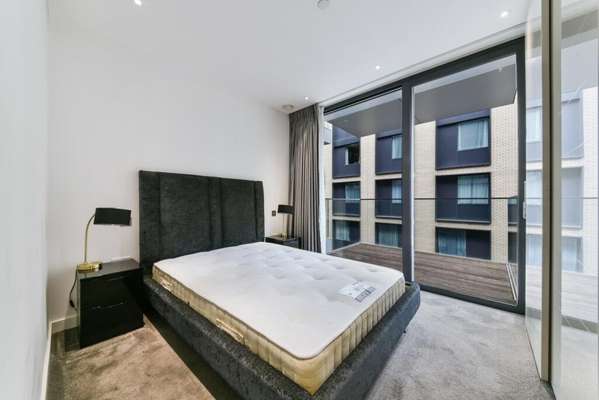 Flat Canter Way in Greater London