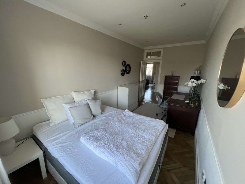 Room Warwick Square in City of Westminster