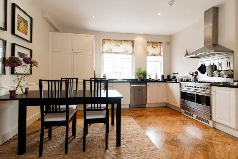 Room Warwick Square in City of Westminster