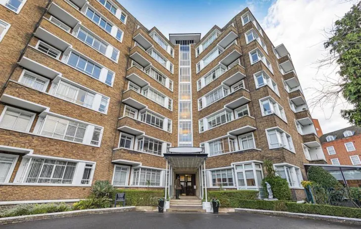 Flat Prince Albert Road in London
