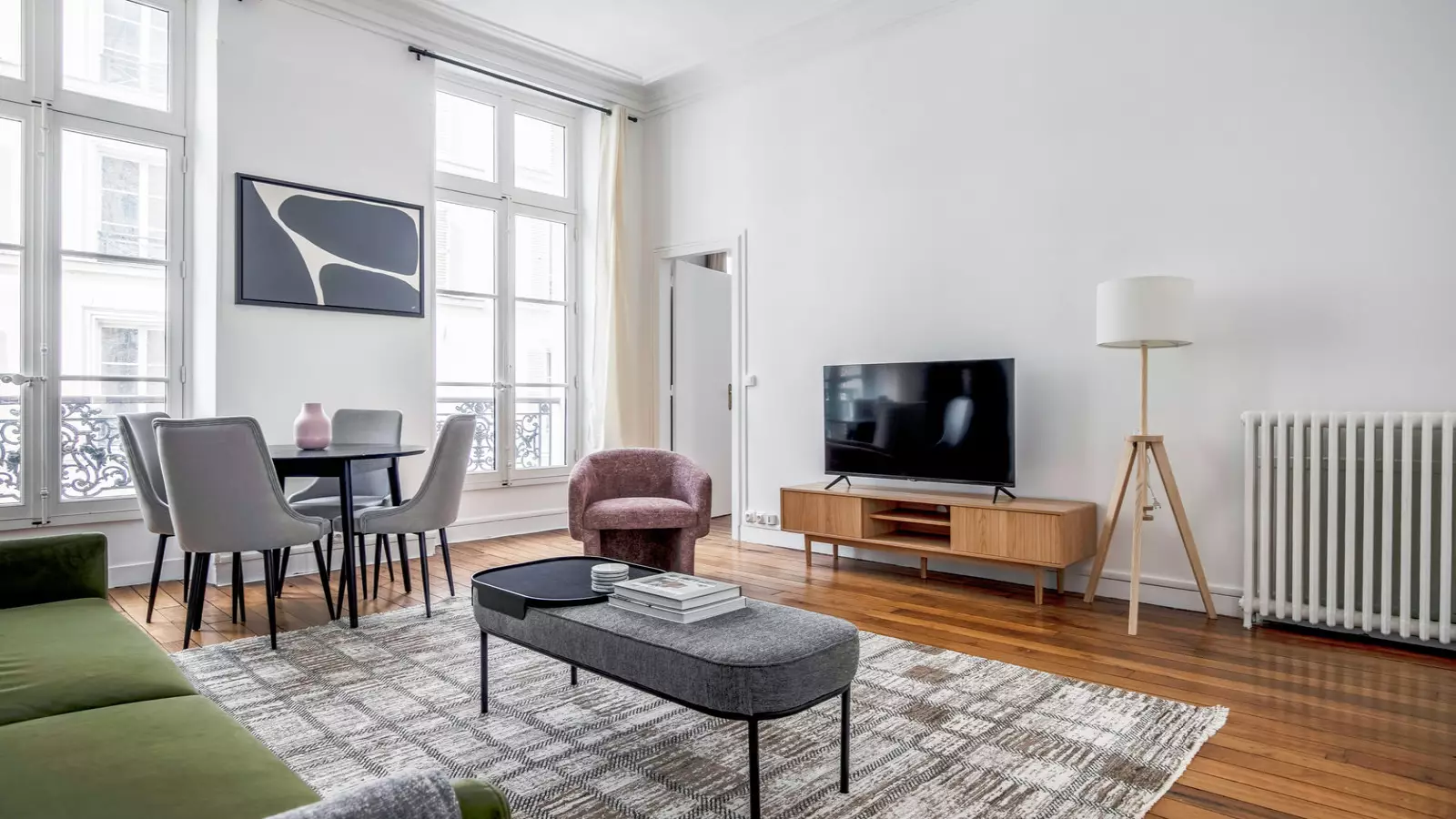 Flat Rue de Bourgogne in Paris