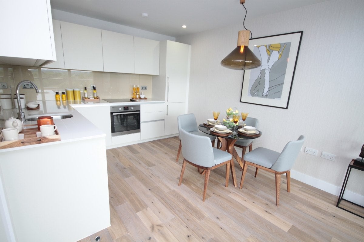 Flat Weigall Road in Greater London
