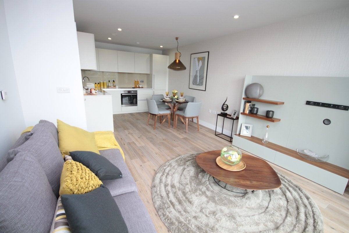 Flat Weigall Road in Greater London