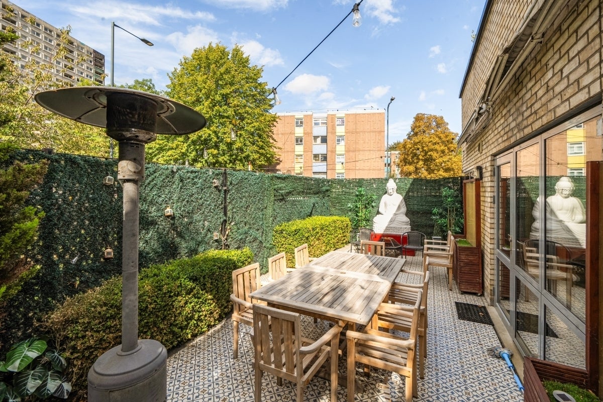 Flat Hansel Road in Greater London