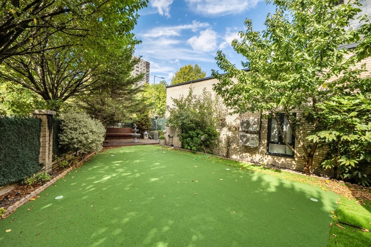 Flat Hansel Road in Greater London