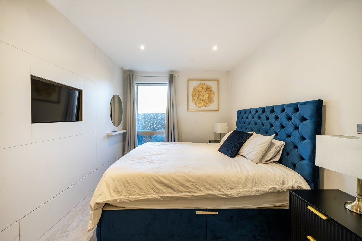 Flat Hansel Road in Greater London