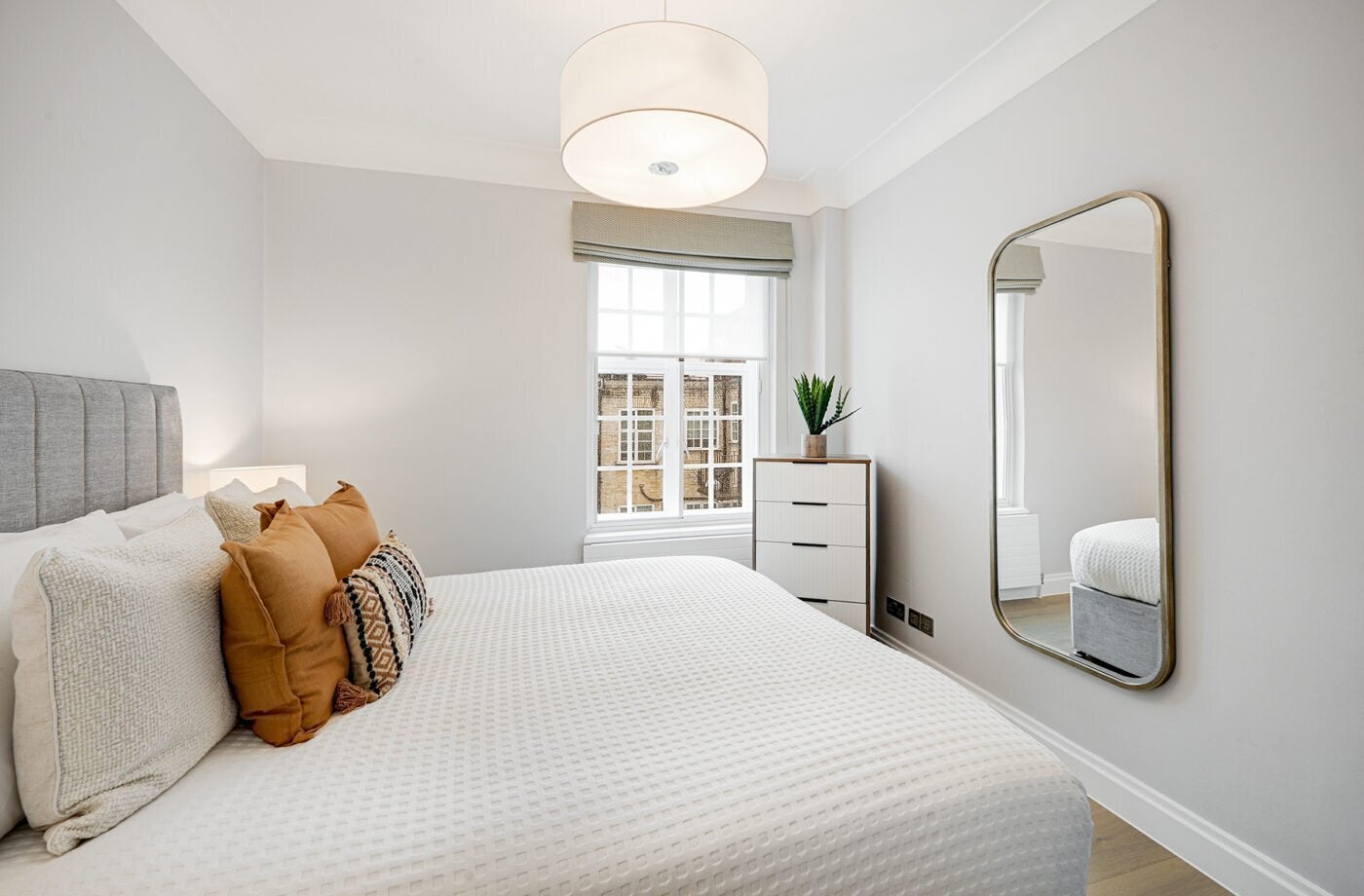 Flat Phillimore Walk in Greater London