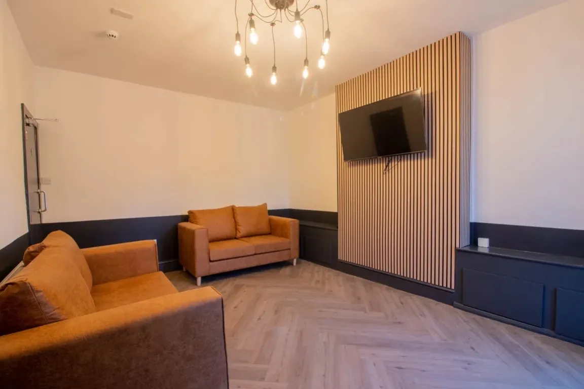 Room Fletcher Road in Nottingham