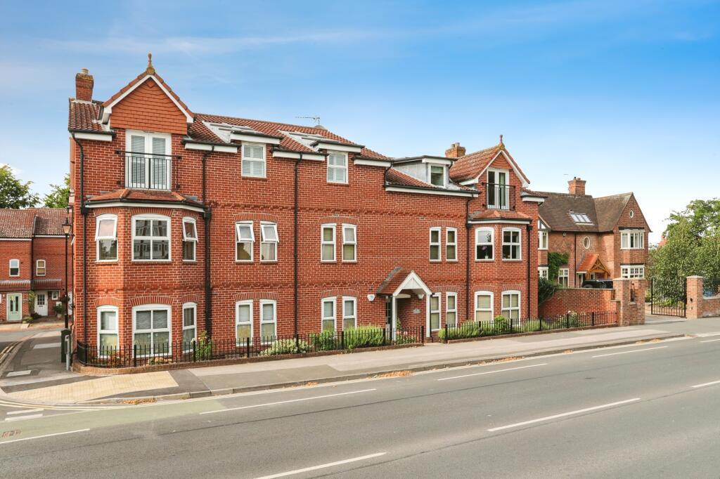 Flat Tadcaster Road in York