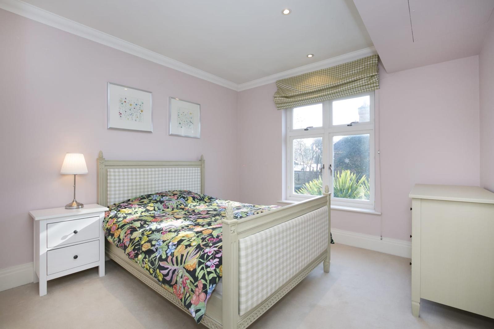 House Chalmers Way in Greater London