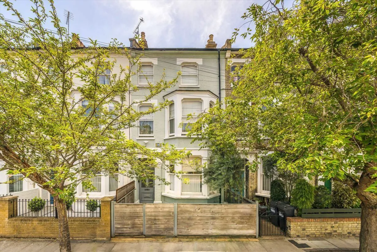 Flat Anley Road in Greater London