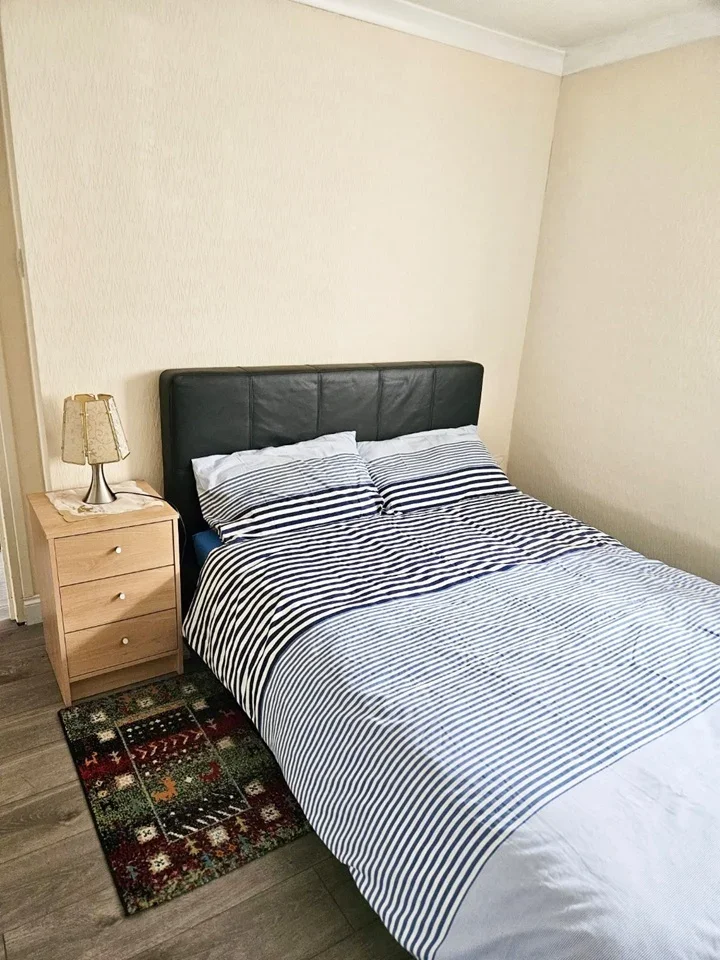 Room Kennedy Avenue in Greater London