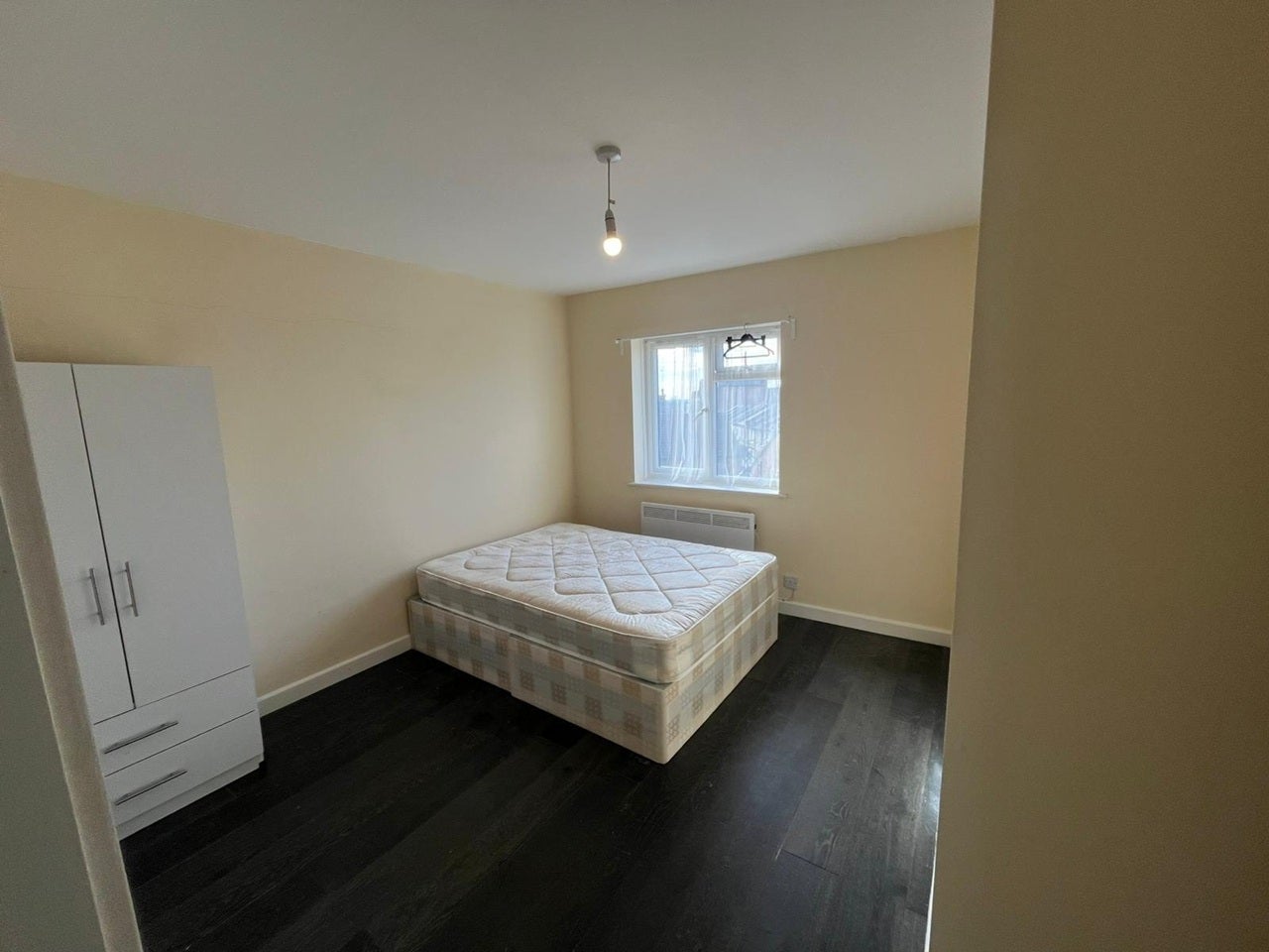 Room Carson Road in Greater London